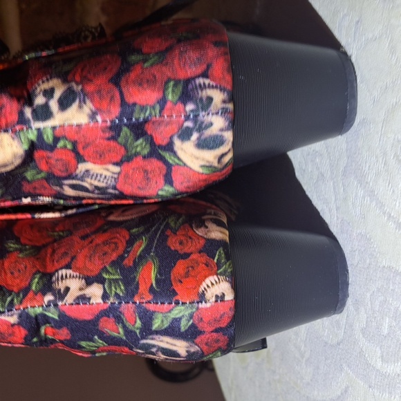 DRESSY GOTH BOOTS - Picture 5 of 8